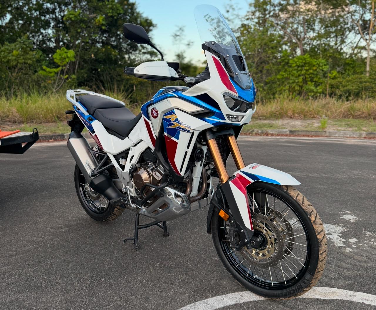 AFRICA TWIN ou ETIOS+PCX+CARRETINHA ou 60 MIL