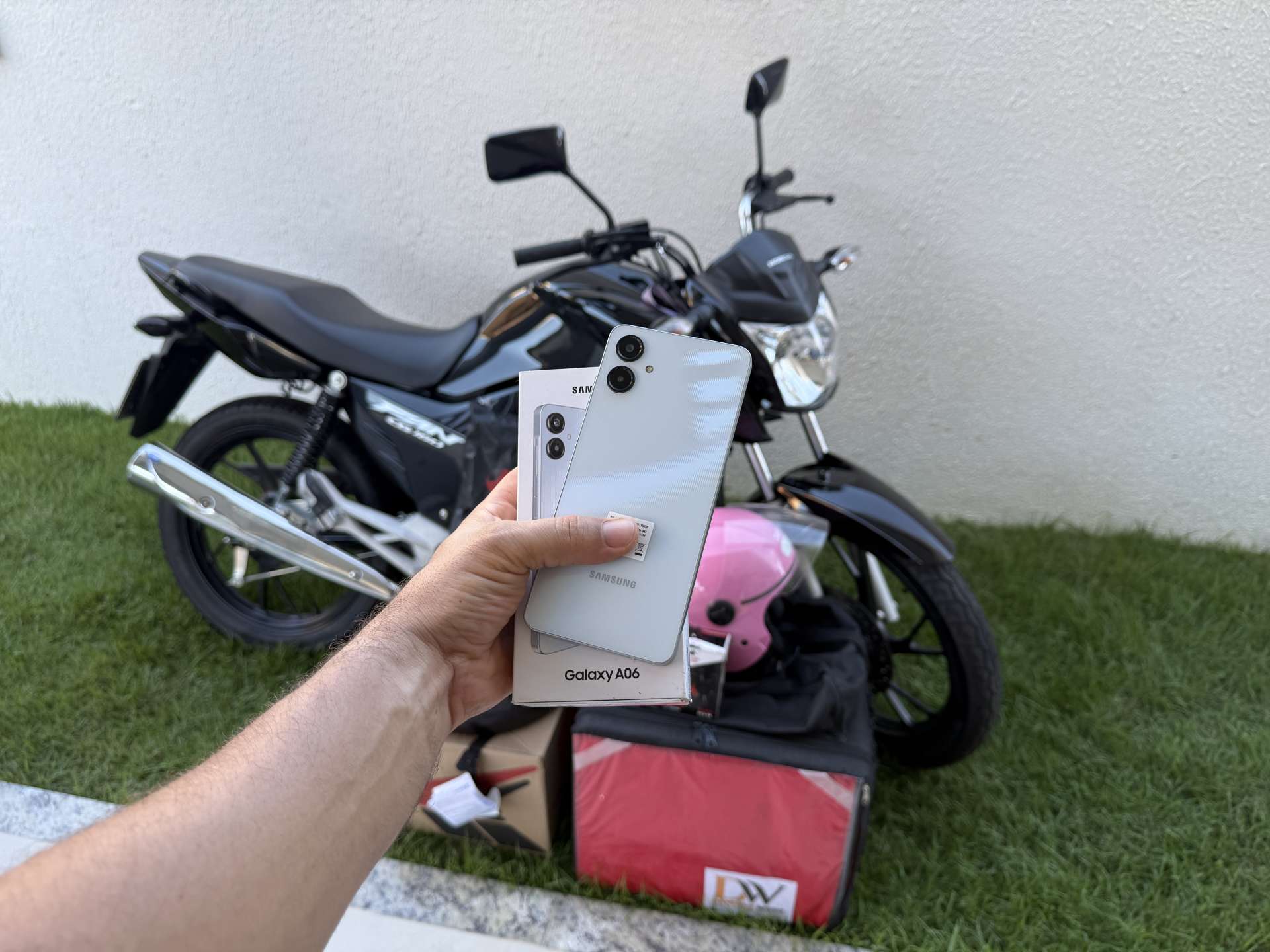 KIT MOTOBOY ou 20 MIL - FAN 160, CNH, CELULAR, 2 CAPACETES, CAPA DE CHUVA, BAG, SUPORTE P/ CELULAR