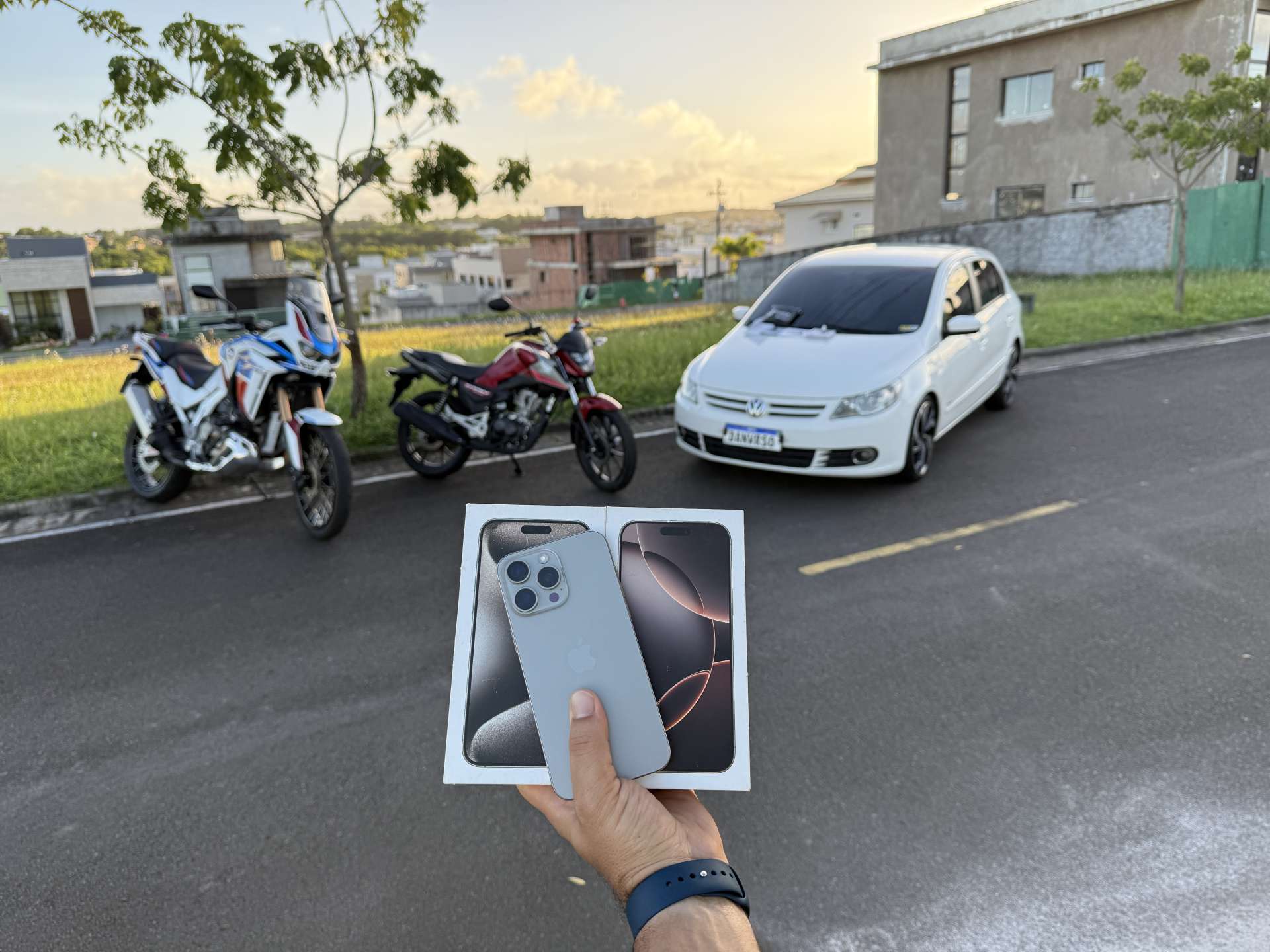 KIT SÃO JOÃO • GOL G5 com som, suspensão a ar e rodas 17 + TITAN 2025 0km ou AFRICA TWIN ADVENTURE SPORTS 2022