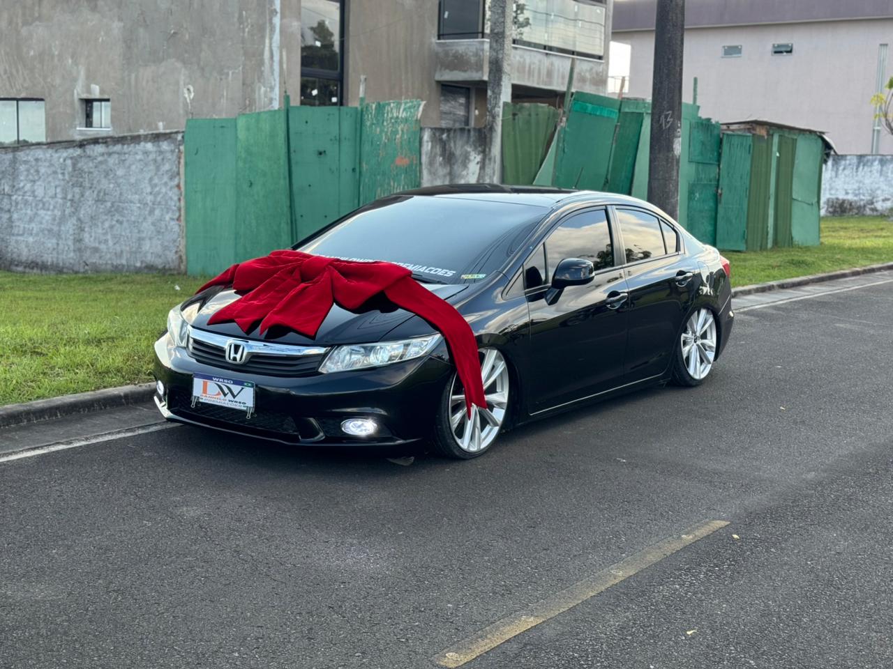 HONDA CIVIC com som, suspensão a ar e rodas aro 20 + BROS 2025 de brinde (leia a descrição para saber as condições para ganhar a moto)