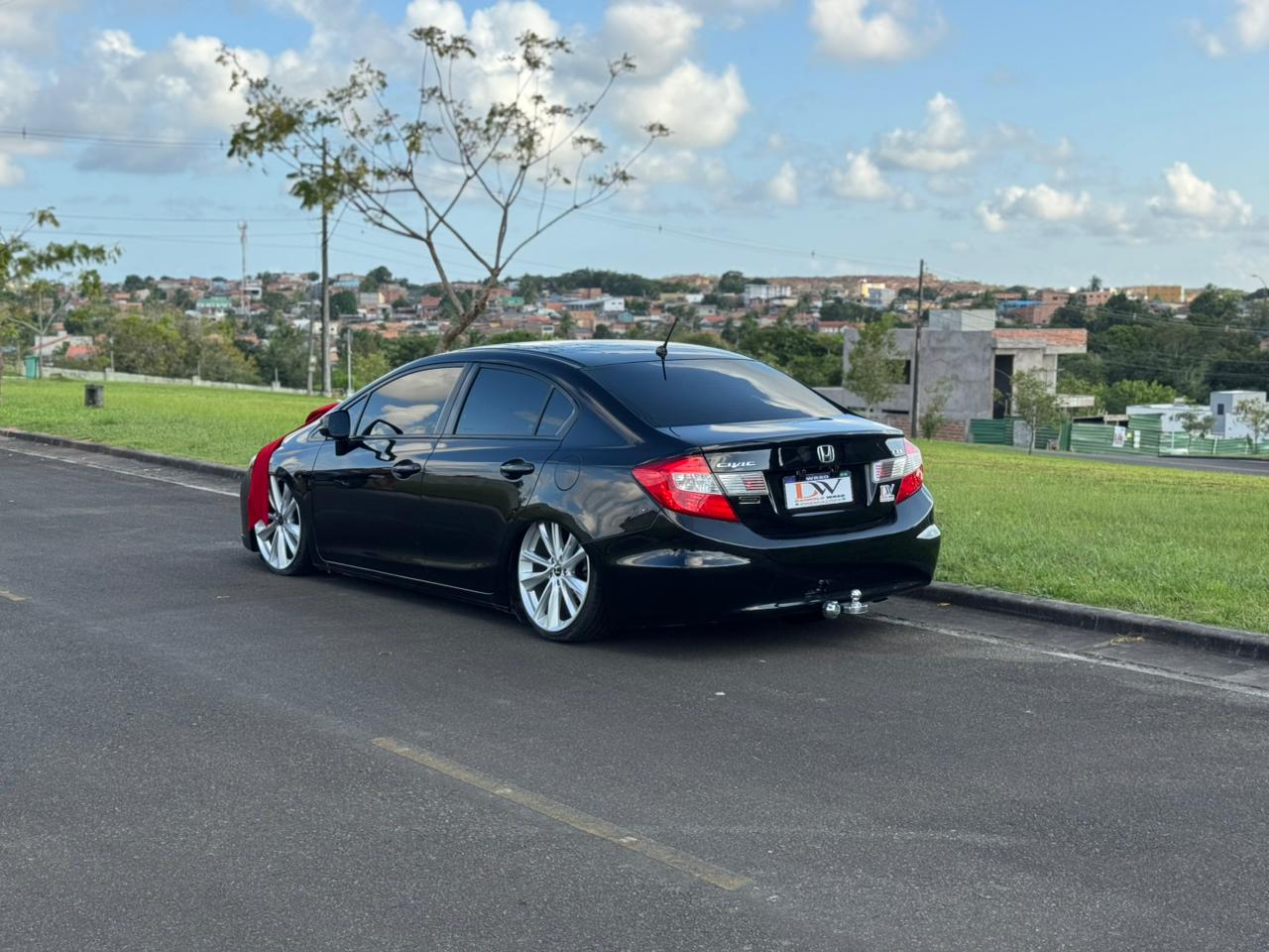 HONDA CIVIC com som, suspensão a ar e rodas aro 20 + BROS 2025 de brinde (leia a descrição para saber as condições para ganhar a moto)