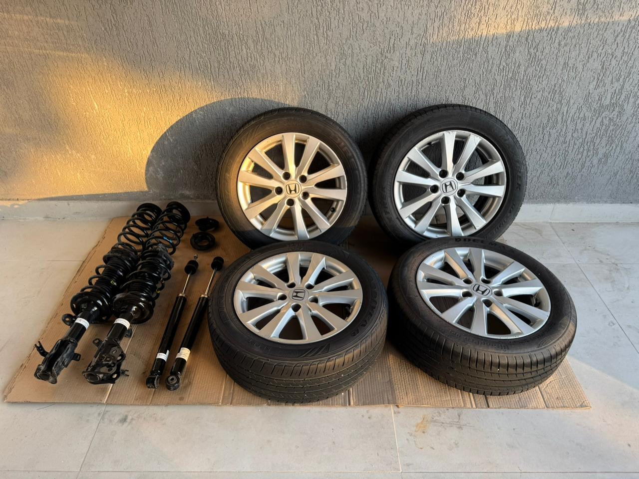 HONDA CIVIC com som, suspensão a ar e rodas aro 20 + BROS 2025 de brinde (leia a descrição para saber as condições para ganhar a moto)